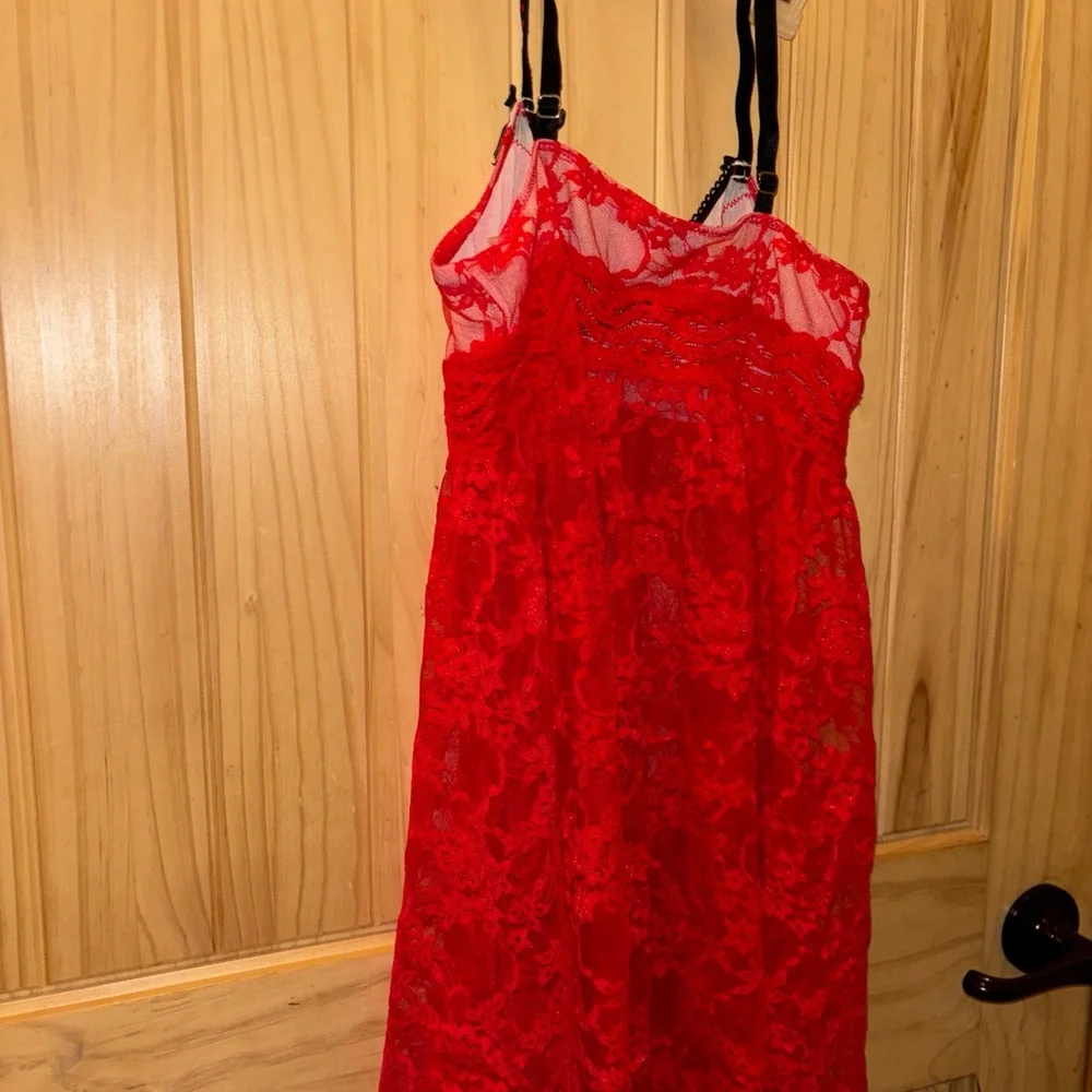 Betsey Johnson Elegant Red Lace Nightgown size medium - Picture 4 of 4